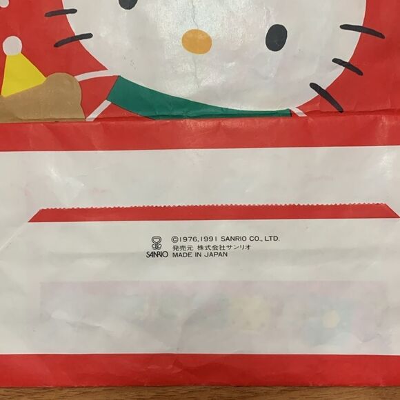 Sanrio Hello Kitty Vintage Gift Bag - Picture 3 of 4